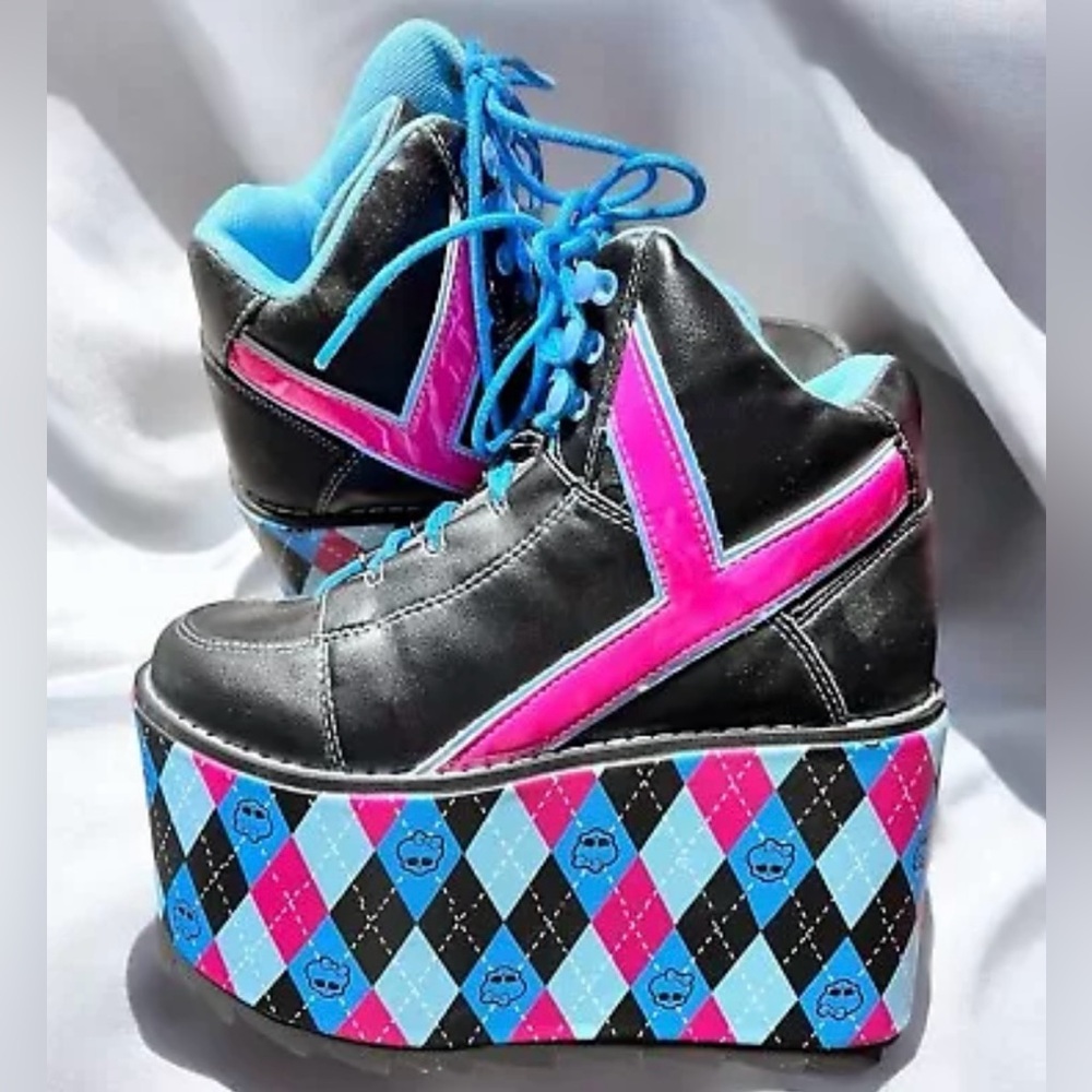 Size 6………Monster High Qozmo Harlequin Diamond skull Platform Sneakers. New……YRU